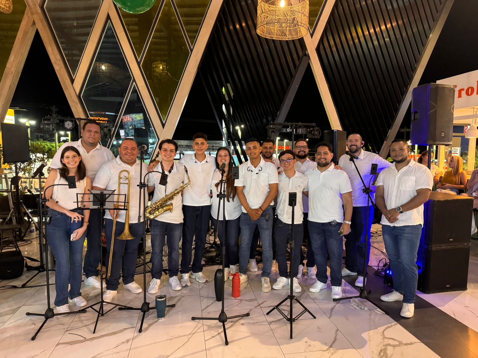 Florencia Orquesta Band en vivo